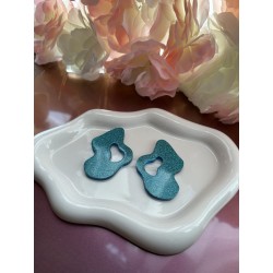 Paire de pampilles interchangeables artisanales en résine Bleu pailletée en forme libre (55 mm)  ( s’adapte sur des créole vendu