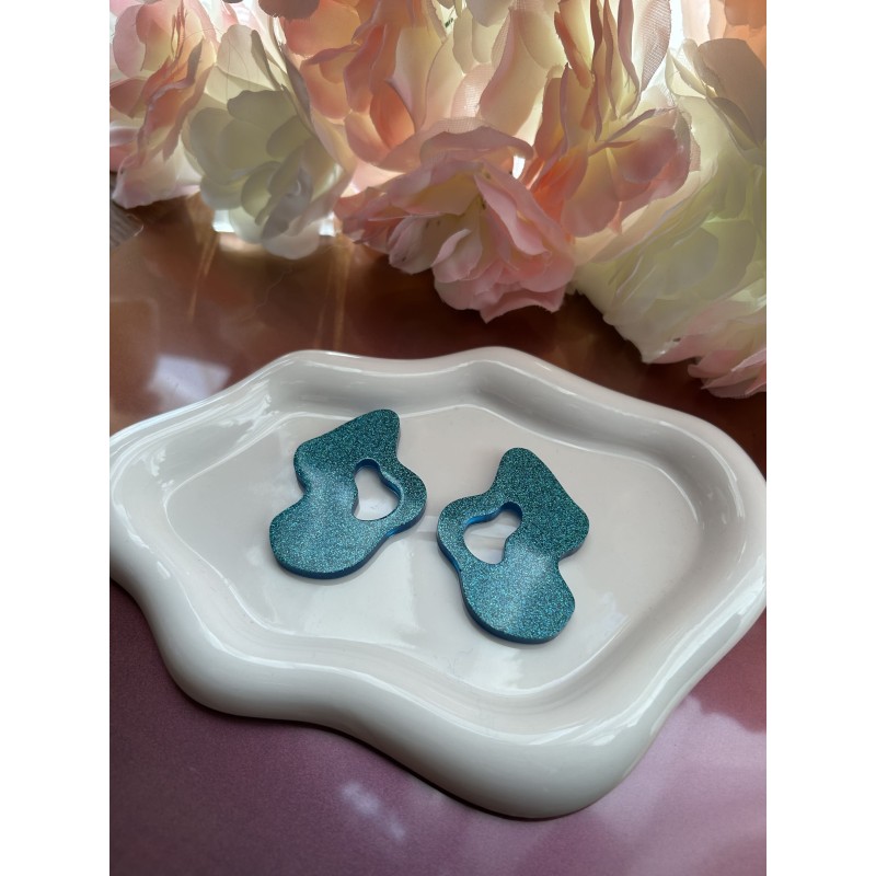 Paire de pampilles interchangeables artisanales en résine Bleu pailletée en forme libre (55 mm)  ( s’adapte sur des créole vendu